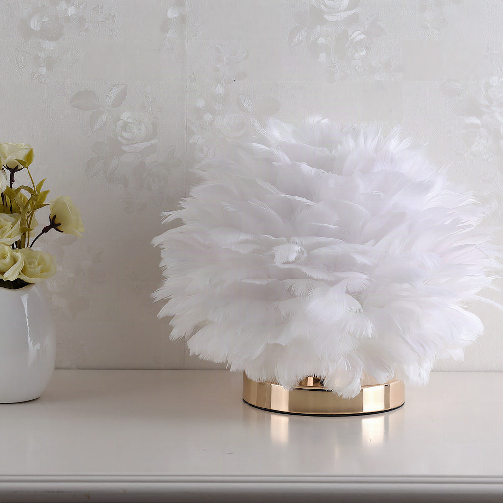 Lámpara de mesa de plumas de lujo para dormitorio o mesita de noche