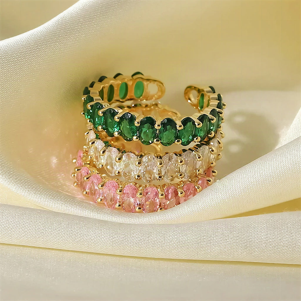 Anillo delicado con diamantes ovalados