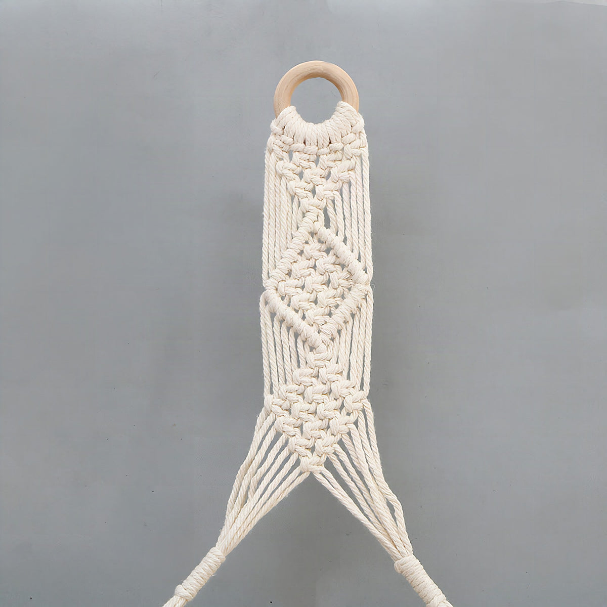 Estantería de pared de macramé con baldas de madera