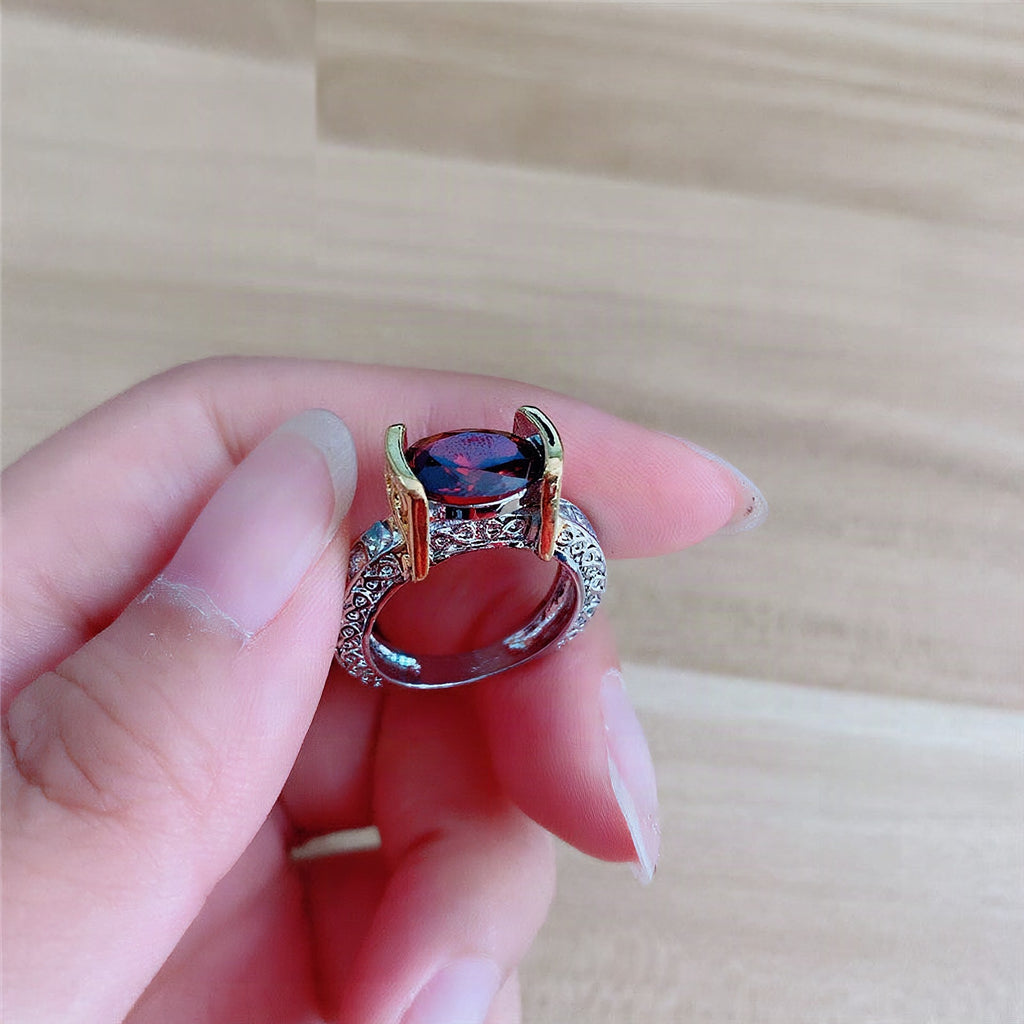 Anillo vintage con piedras rojas de circonita y cristal