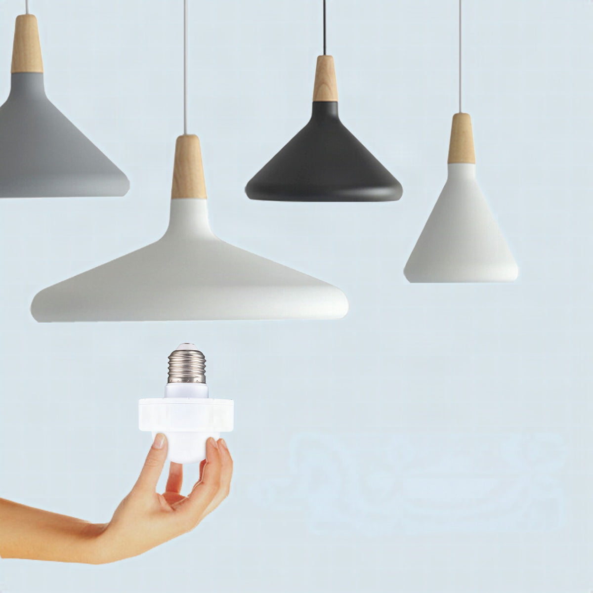 Bombilla LED recargable RoyaleGlow con mando a distancia, control táctil y multicolor