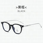 Gafas de diseño para mujer con montura de plástico resistente y detalles elegantes