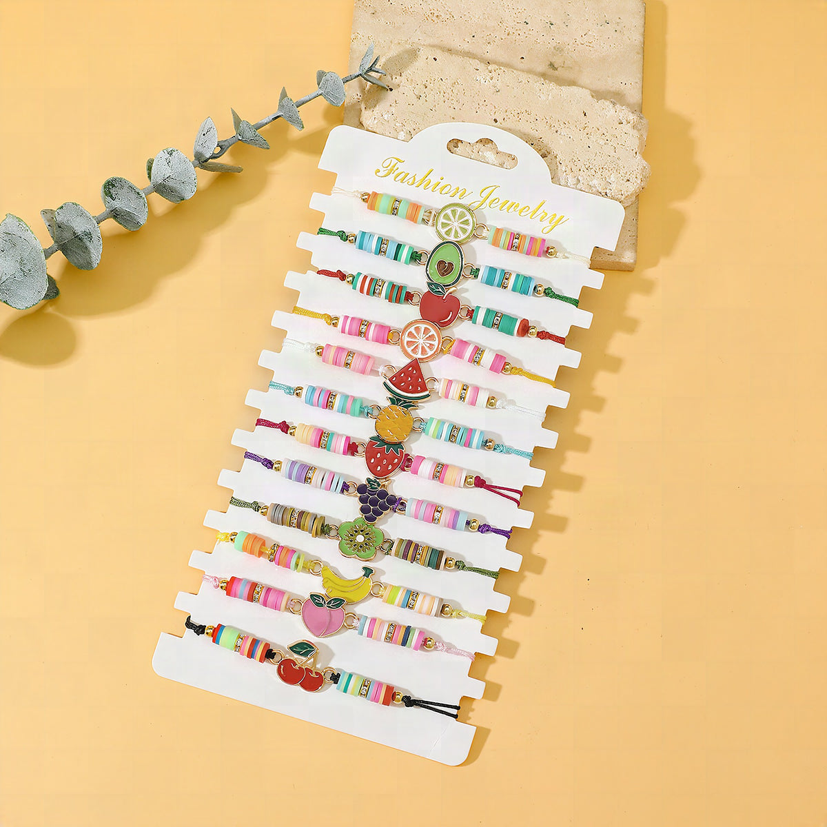 Pulseras de bisutería con diseños florales y coloridos