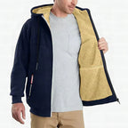 Detalle de la cremallera frontal y capucha de la chaqueta TOMMY