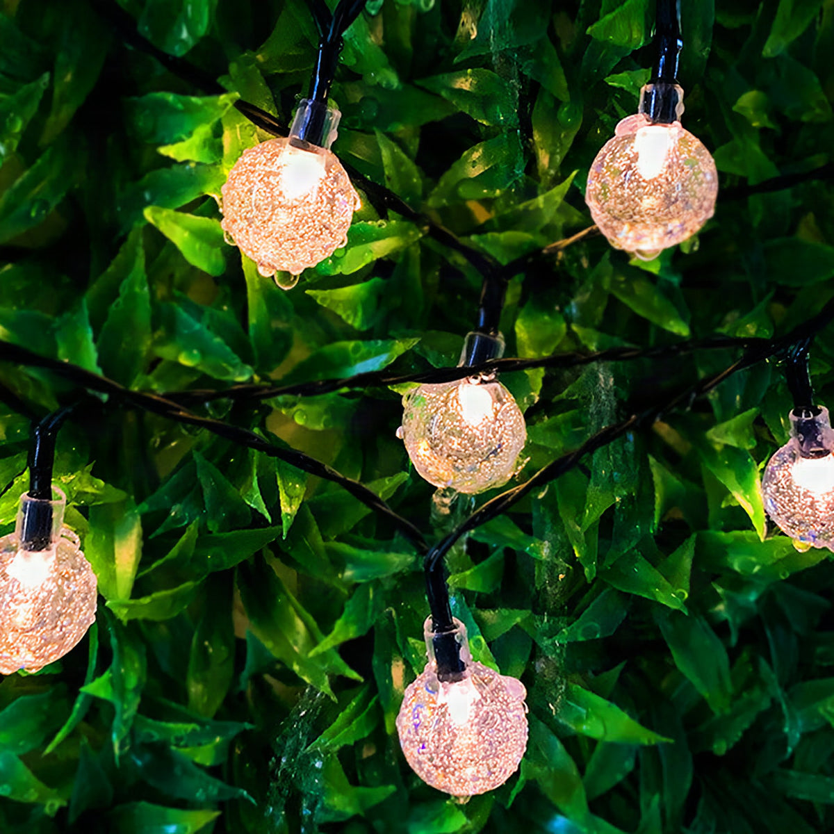 Guirnalda LED solar decorativa con formas variadas para exterior