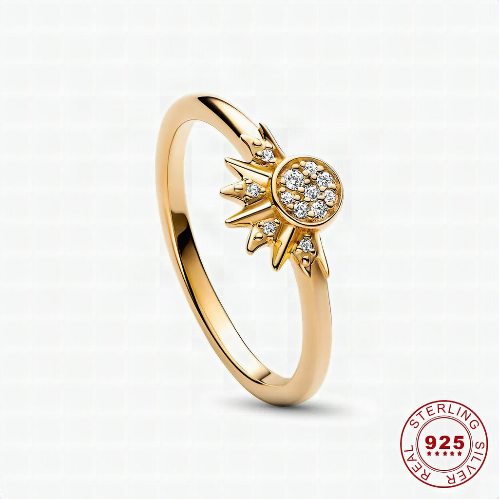Anillo Heliara de plata de ley con cristales y diseño sol y luna
