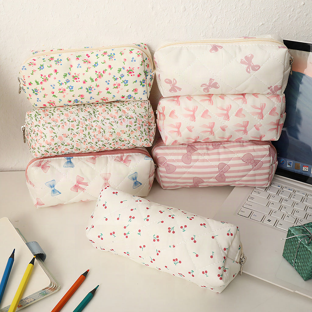 Estuche acolchado con estampado de lazos
