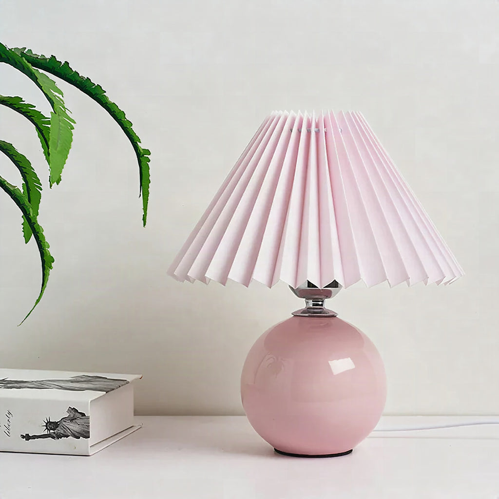 Lámpara de mesa clásica con pantalla plegable para luz cálida