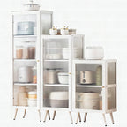 Vitrina con puerta de cristal transparente y múltiples compartimentos