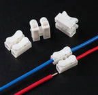 Conector de terminal de presión autoajustable
