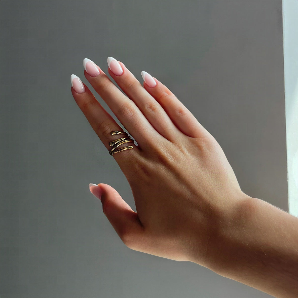 Anillo ajustable dorado – Diseño elegante para cualquier ocasión