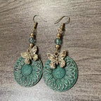 Pendientes elegantes con motivo floral y mariposas