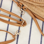 Bolso con flecos decorativos