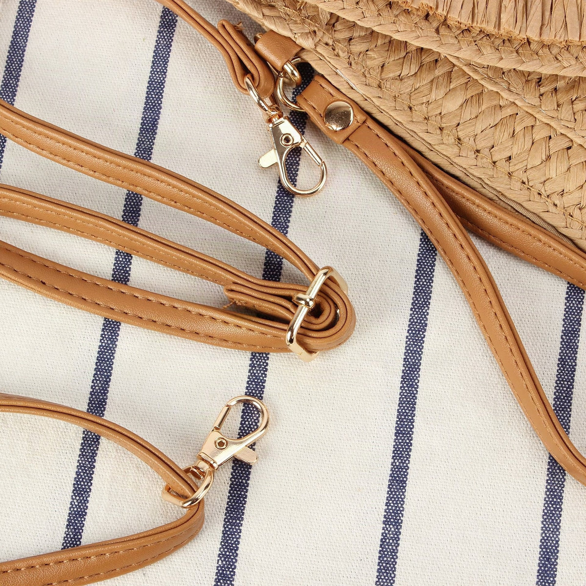 Bolso con flecos decorativos