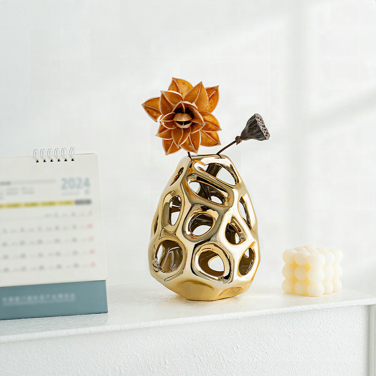 Figura decorativa de cerámica moderna