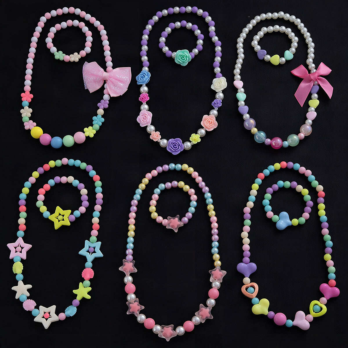 Conjunto de bisutería con motivos florales