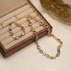 Conjunto de joyas moderno con diseño geométrico de circonitas