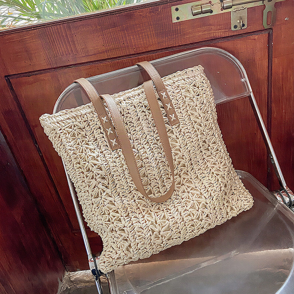 Bolso tote anudado a mano en materiales naturales