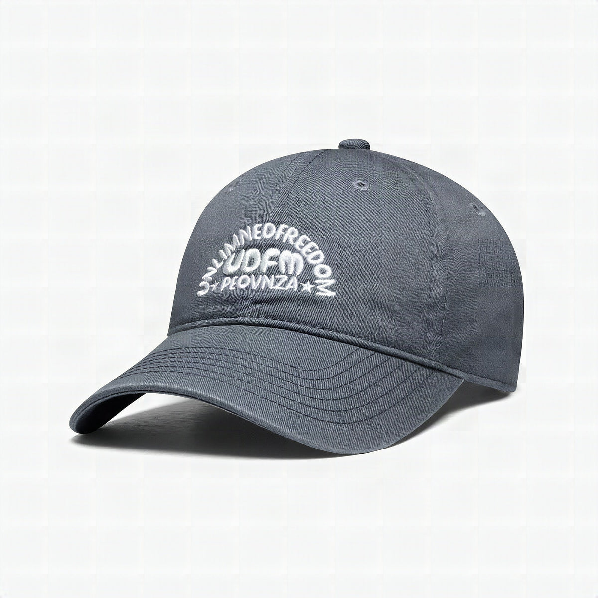 Gorra de mujer con letras modernas