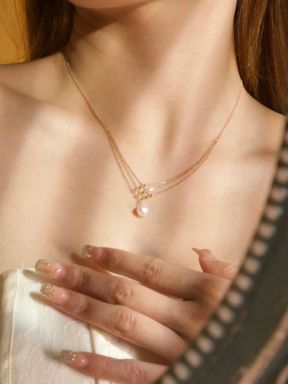 Collar de perlas de agua dulce con baño de oro 24k