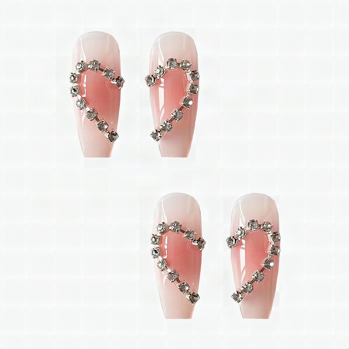 Uñas postizas de gel con corazones decorativos