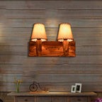 Aplique de pared industrial de madera con pantalla de tela cónica