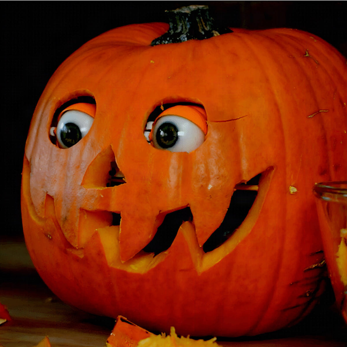 Calabaza de Halloween con ojos móviles