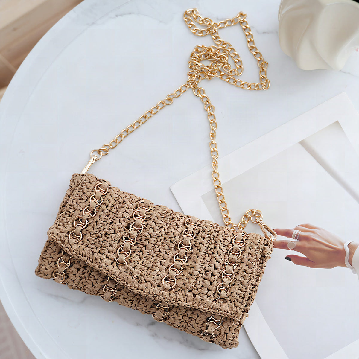 Clutch con cadena y cierre artesanal de macramé