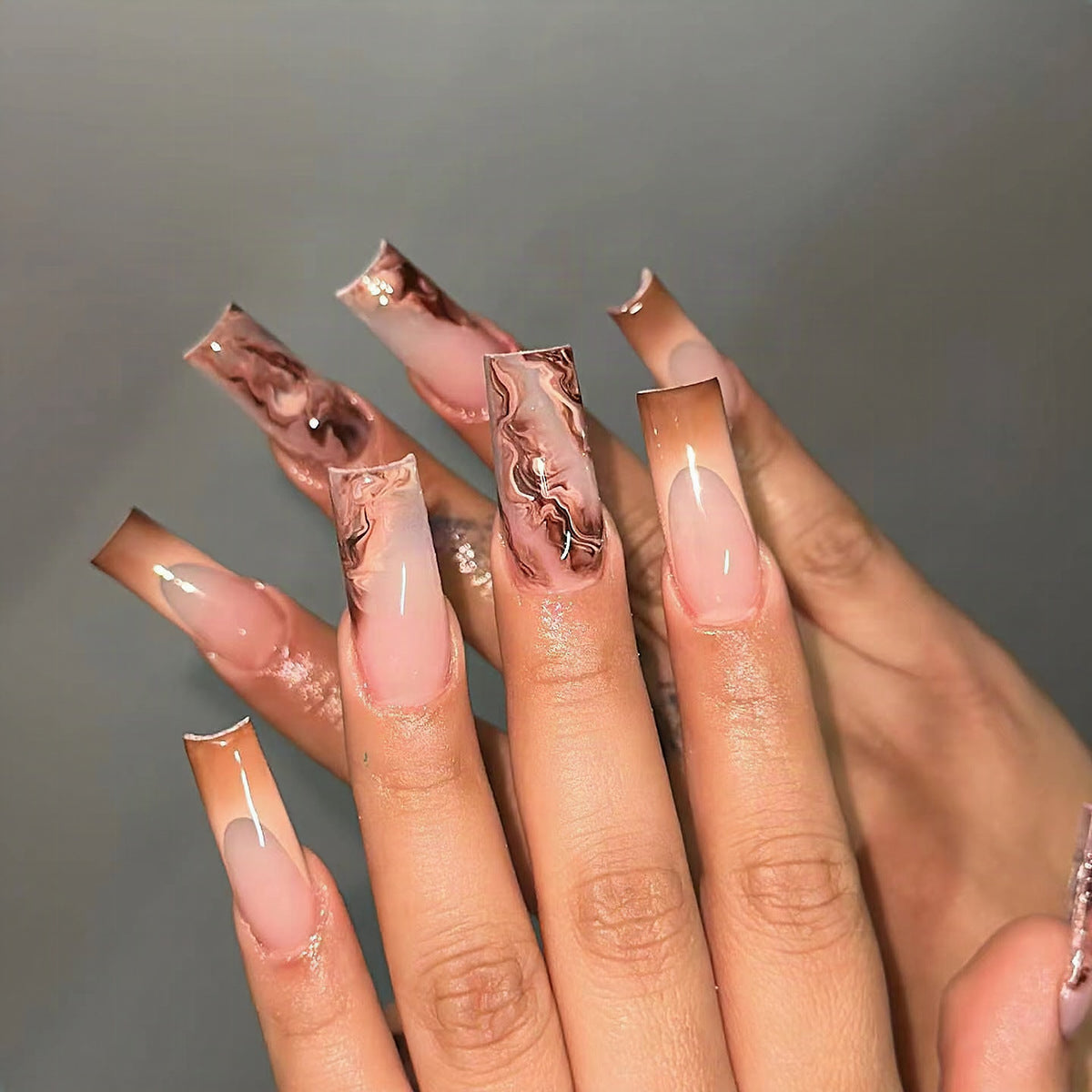Uñas postizas de gel artísticas y elegantes