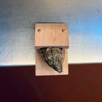 Abrazadera de madera para abrir ostras de forma rápida y segura