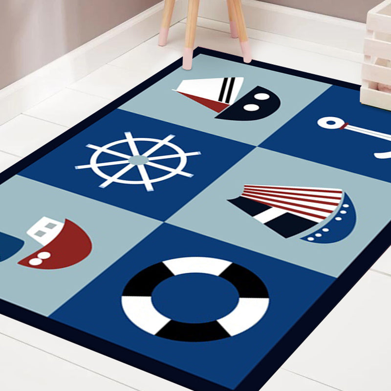 Alfombra infantil azul con coches, carreteras, anclas y timones
