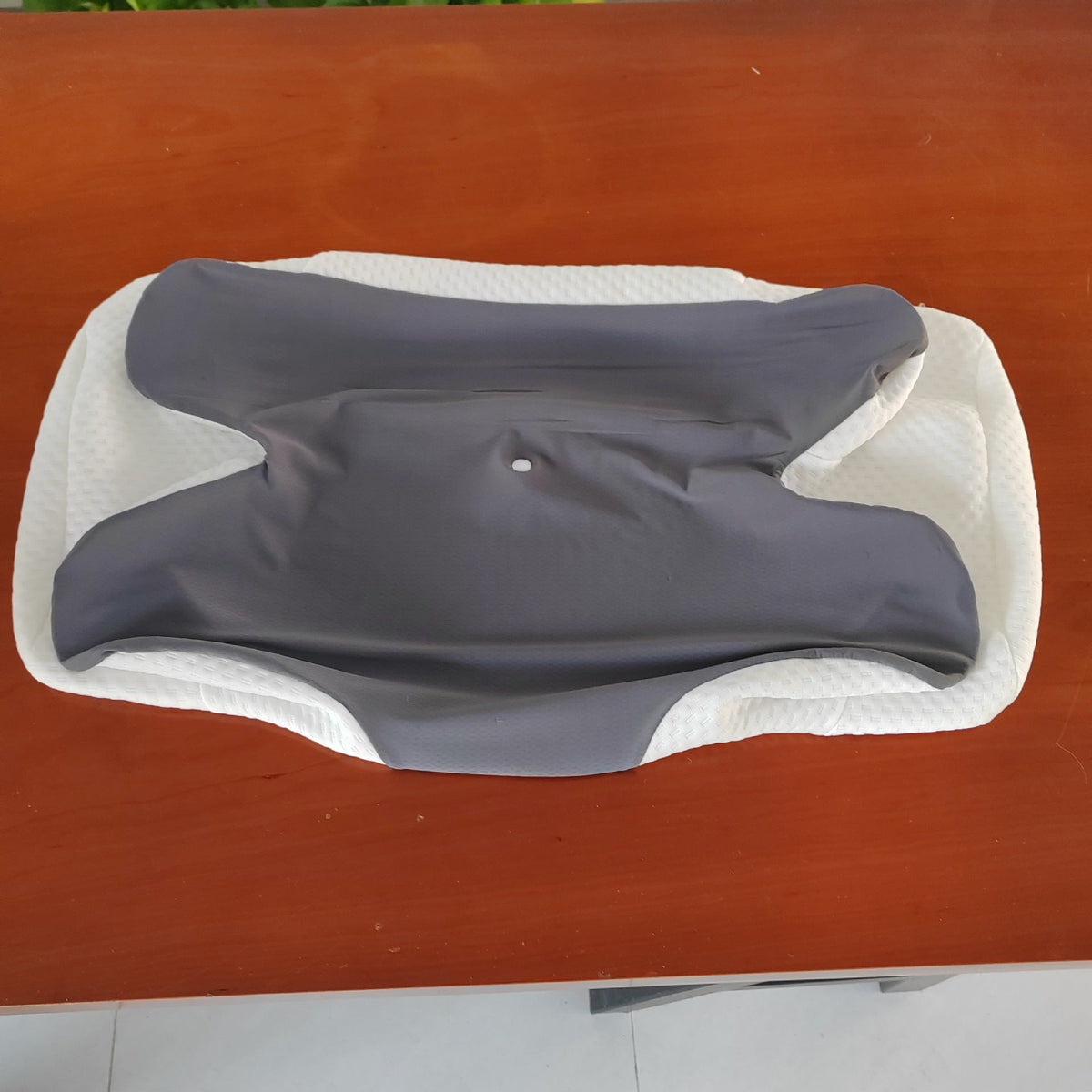 Almohada ergonómica de contorno con superficie refrigerante