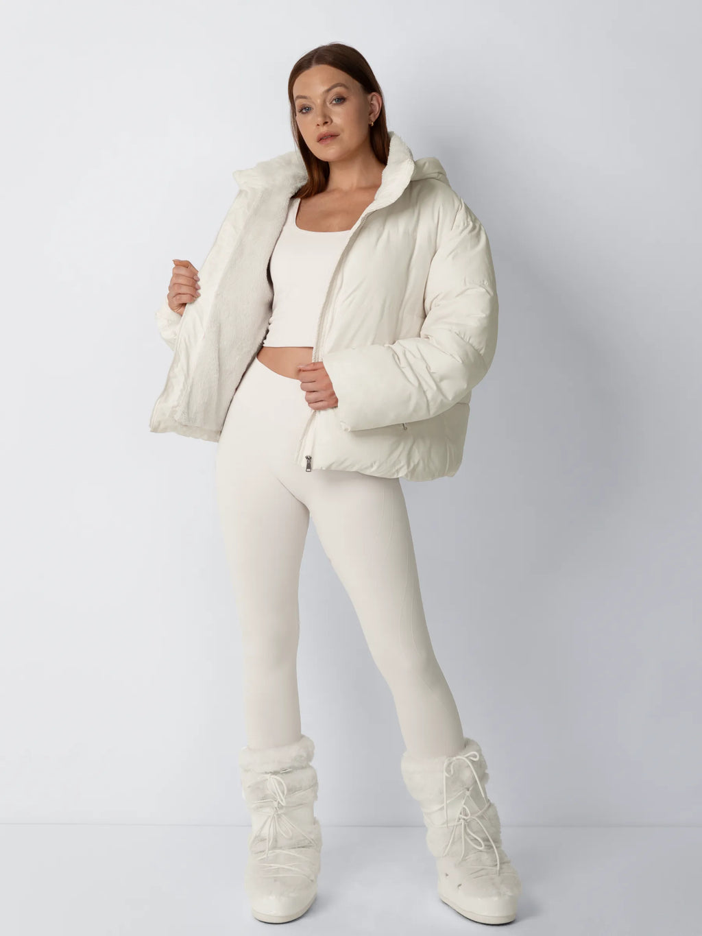 Amore | Chaqueta acolchada corta para mujer con capucha desmontable - Abrigo de invierno cálido con forro de pelo sintét