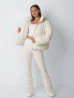 Amore | Chaqueta acolchada corta para mujer con capucha desmontable - Abrigo de invierno cálido con forro de pelo sintét