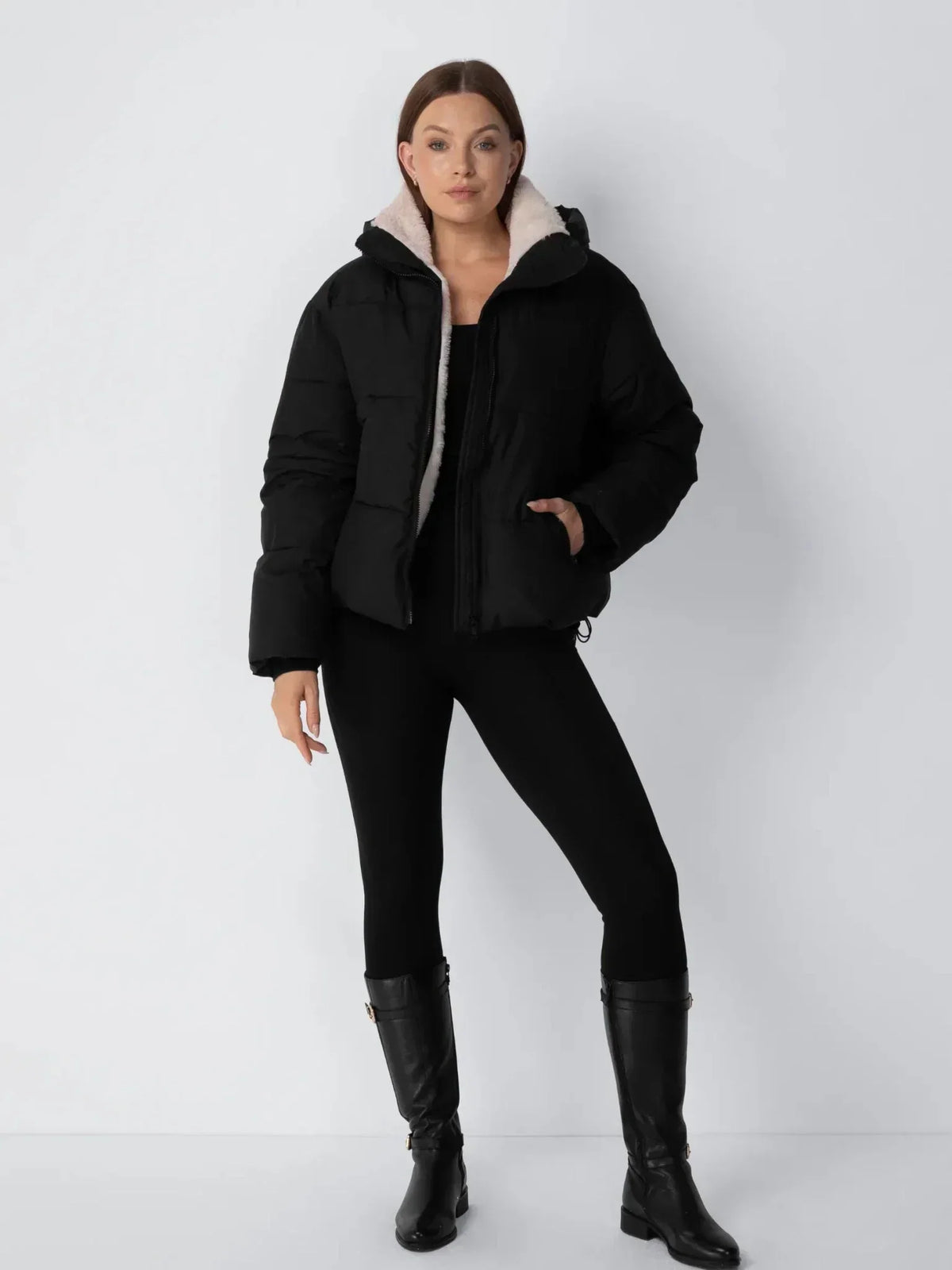 Amore | Chaqueta acolchada corta para mujer con capucha desmontable - Abrigo de invierno cálido con forro de pelo sintét