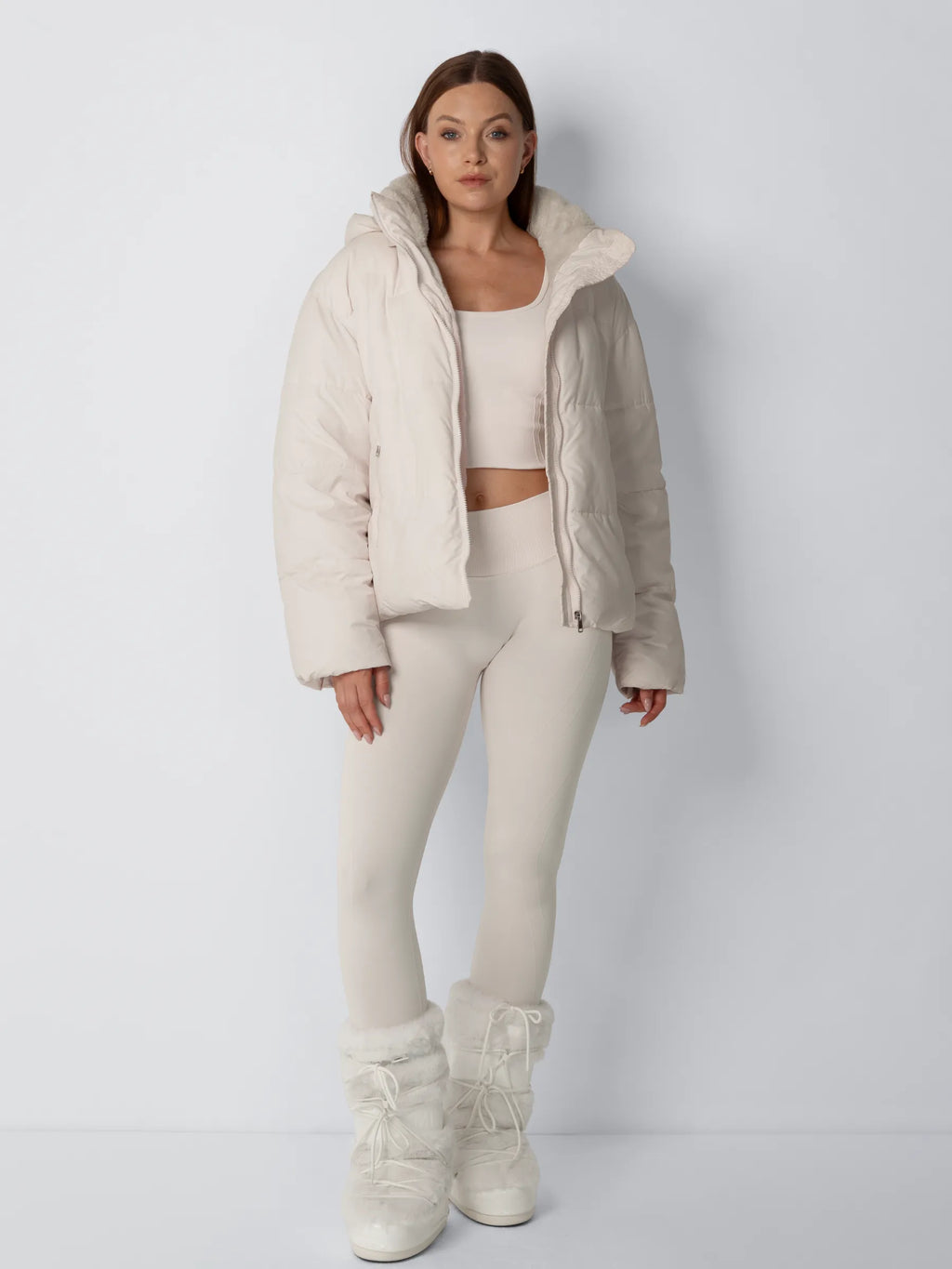 Amore | Chaqueta acolchada corta para mujer con capucha desmontable - Abrigo de invierno cálido con forro de pelo sintét
