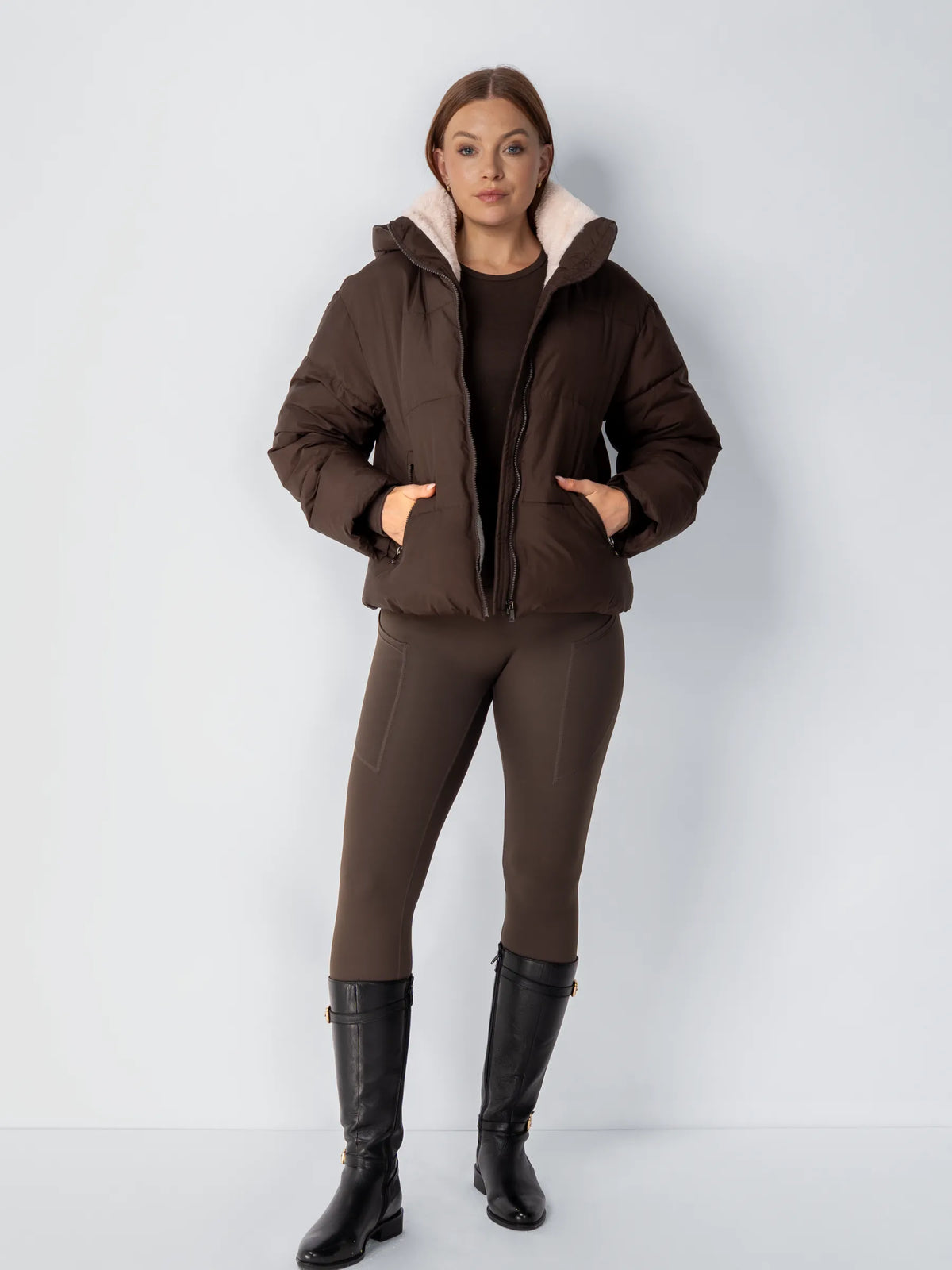 Amore | Chaqueta acolchada corta para mujer con capucha desmontable - Abrigo de invierno cálido con forro de pelo sintét