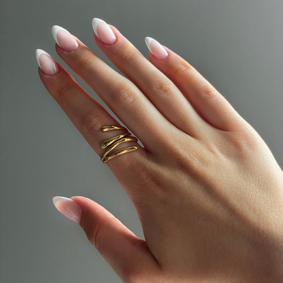 Anillo ajustable dorado – Diseño elegante para cualquier ocasión