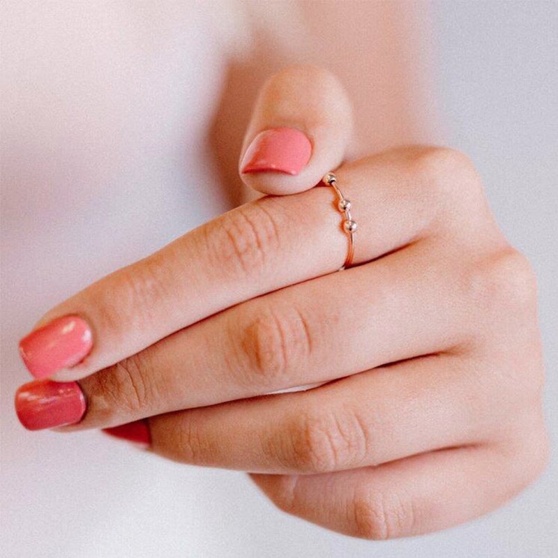 Anillo antiestrés giratorio de cuentas metálicas