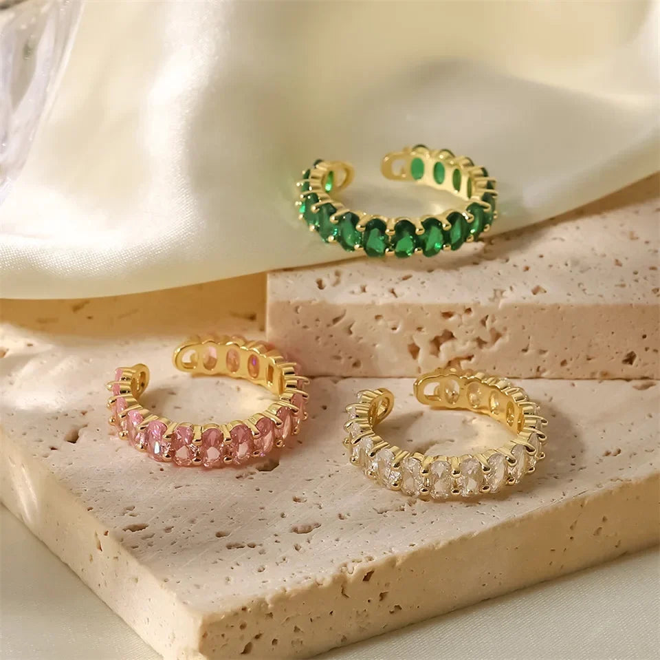 Anillo delicado con diamantes ovalados
