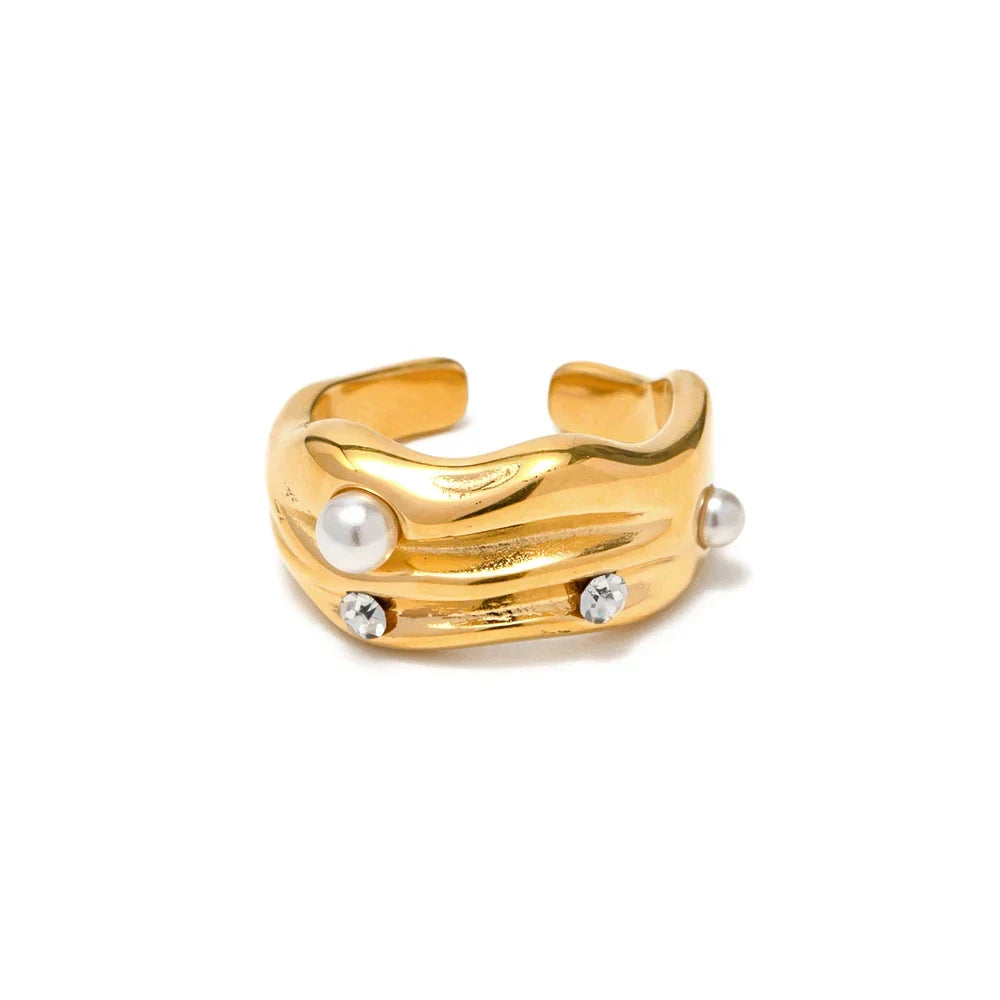 Anillo texturizado con perlas y circonitas