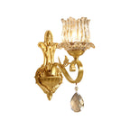 Aplique de pared con flor de cristal transparente y brazo tallado dorado contemporáneo