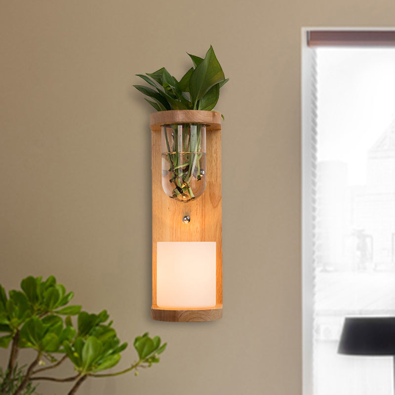 Aplique de pared cilíndrico de madera con cristal opal estilo industrial