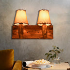 Aplique de pared industrial de madera con pantalla de tela cónica
