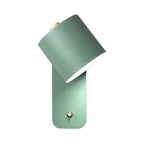 Aplique de pared modernista con pantalla tubular de metal en gris/verde y placa rectangular