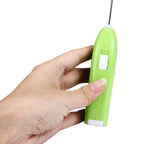 Batidor de mano eléctrico mini — espumador de leche y varillas para huevos