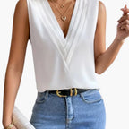 Blusa elegante de mujer sin mangas con cuello en V