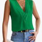 Blusa elegante de mujer sin mangas con cuello en V