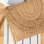 Bolso con flecos decorativos