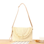 Bolso con flecos decorativos